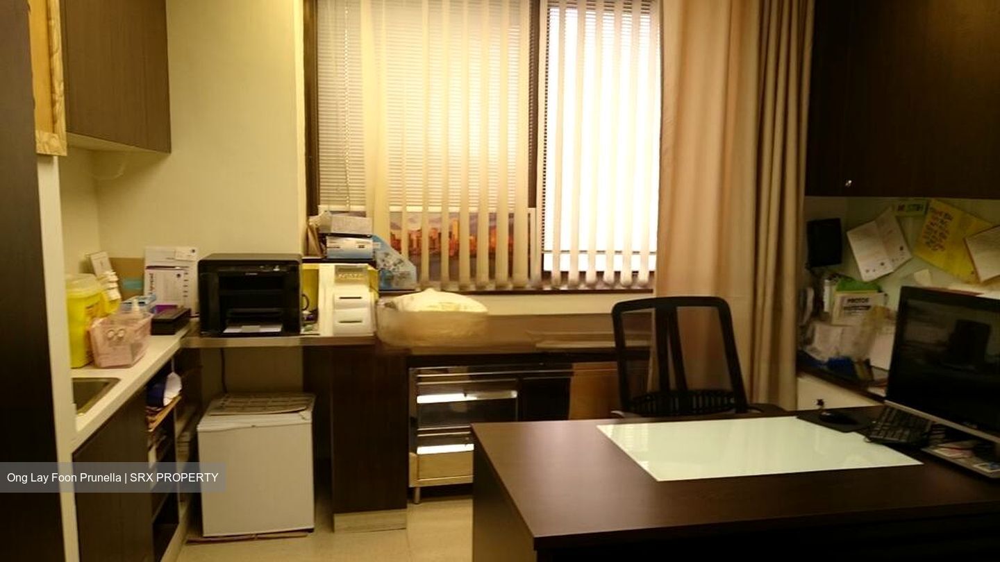 Mount Elizabeth Hospital (D9), Retail #455603051